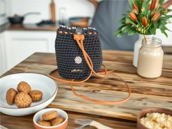 Mädibag-Slingsäckchen schwarz mit Perlenabschluß Taschenengl