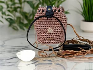 Bazaart - 2025-09-07T060339.436 Mädibag-rosefarben-Lederoptik,glänzend