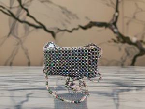 Bazaart (64) Clutch aus schwarzen facettierten Perlen